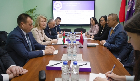 Алеся Абраменко встретилась с гендиректором компании «Луттапэк» Чэ Голином