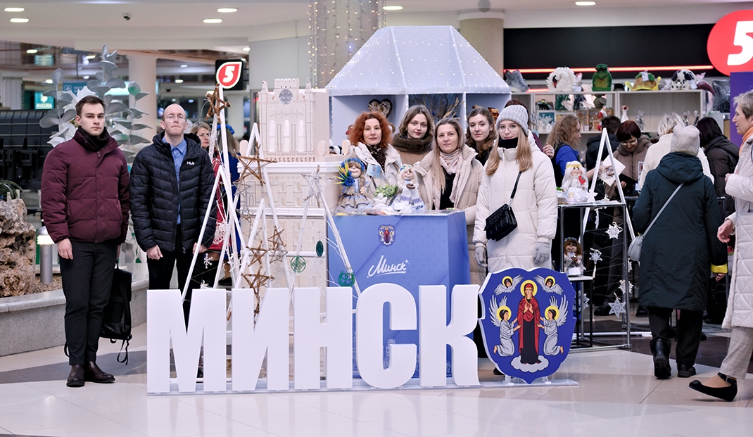 Сотрудники Минэкономики посетили выставку «Творение сердец»