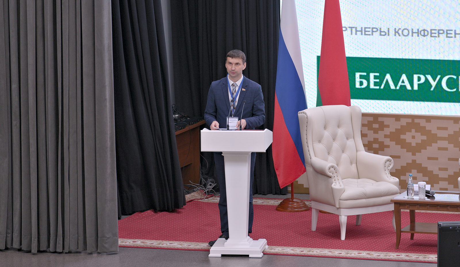 Иван Вежновец: совместно вырабатываем практические решения актуальных задач социально-экономического развития страны Иван Вежновец: совместно вырабатываем практические решения актуальных задач социально-экономического развития страны