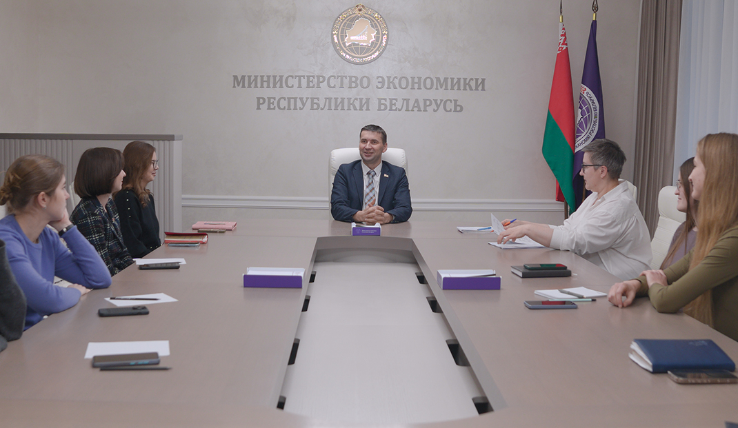 Иван Вежновец провел встречу с сотрудниками Минэкономики, включенными в перспективный кадровый резерв