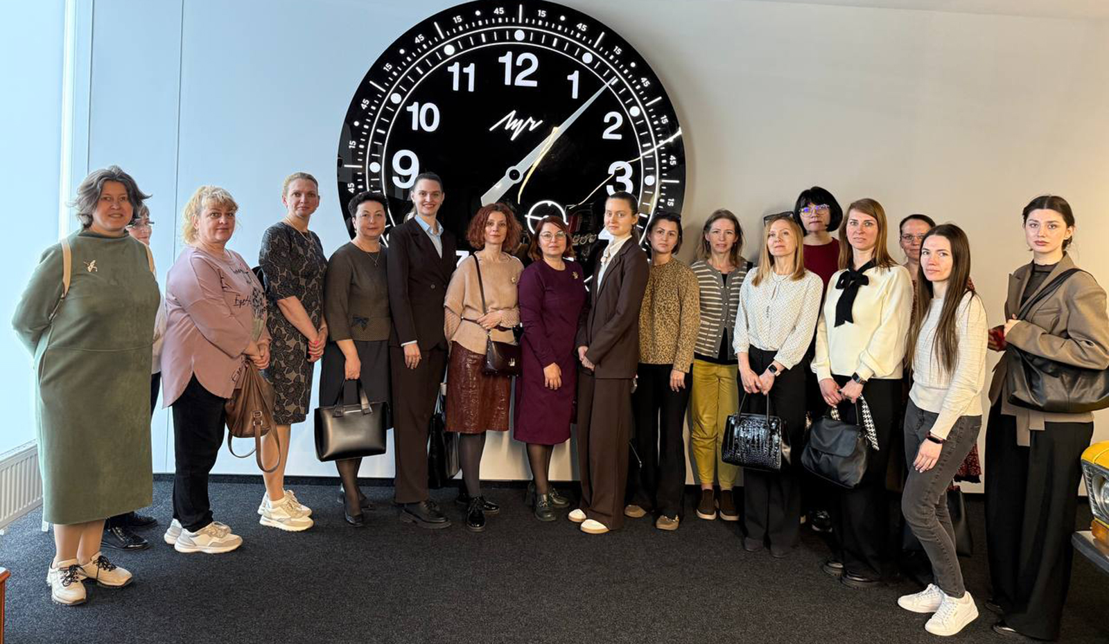 Сотрудники Минэкономики посетили часовой завод «Луч»