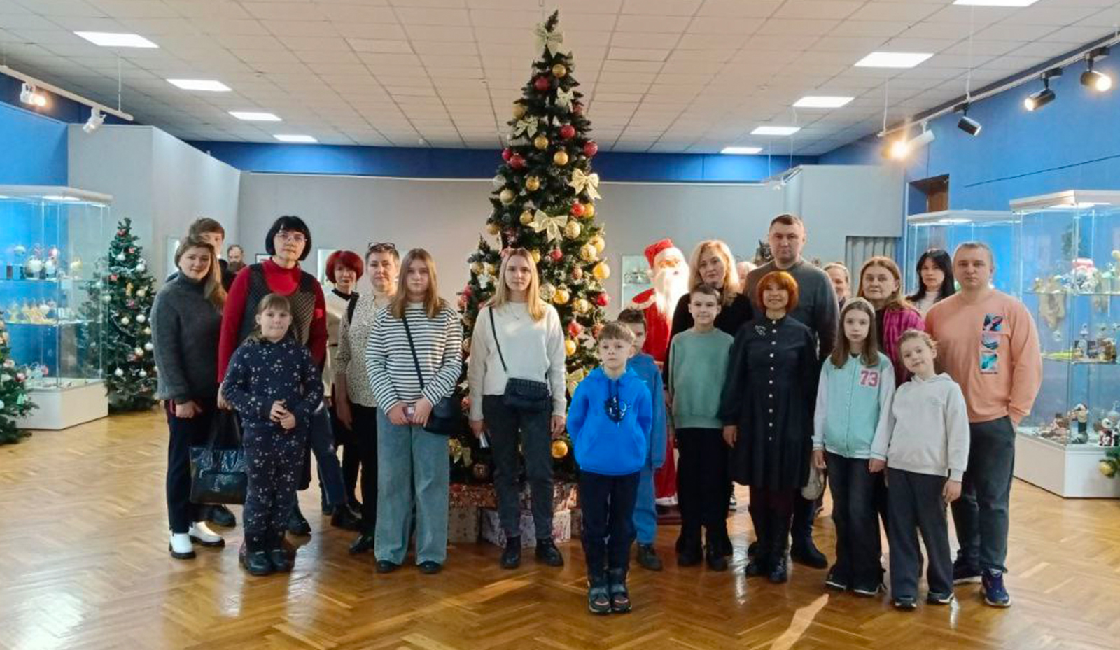 Сотрудники Минэкономики посетили выставку Музея елочных игрушек