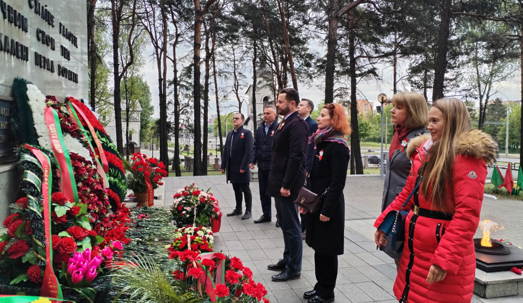Сотрудники Минэкономики почтили память жертв фашизма в мемориальном комплексе «Масюковщина» Сотрудники Минэкономики почтили память жертв фашизма в мемориальном комплексе «Масюковщина»