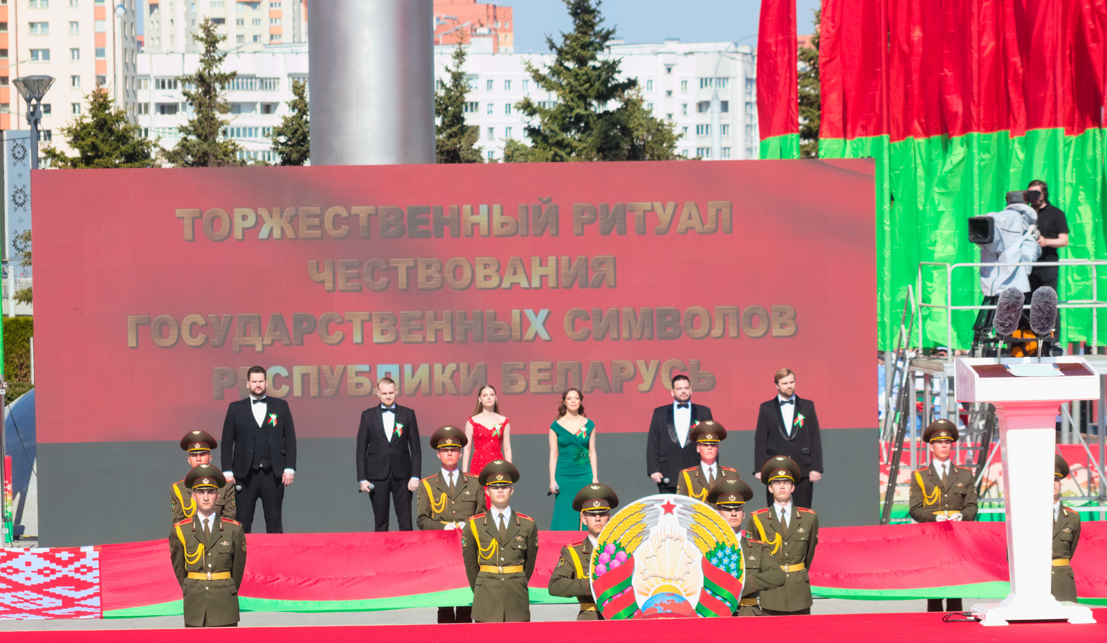 Уважаемые коллеги! Дорогие друзья!
Министерство экономики поздравляет Вас с Днем Государственного флага, Государственного герба и Государственного гимна Республики Беларусь!