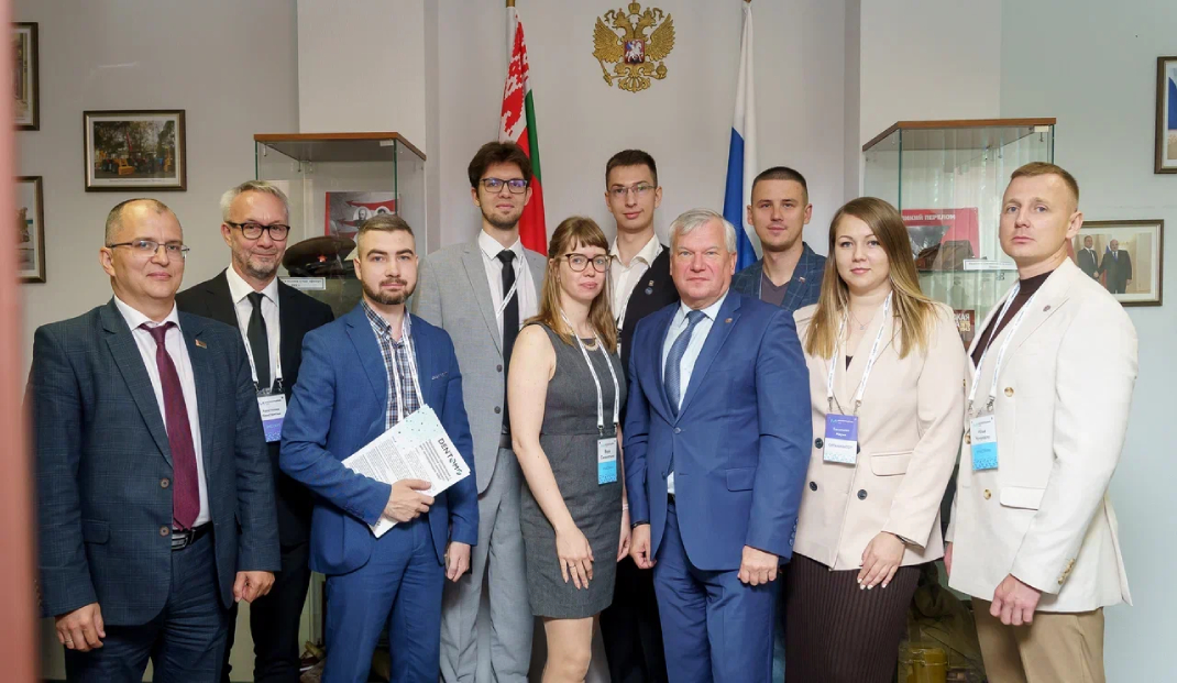Руслан Неверович: установление прямых контактов открывает новые возможности для молодежного предпринимательства в Беларуси и России Руслан Неверович: установление прямых контактов открывает новые возможности для молодежного предпринимательства в Беларуси и России