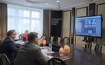 
  Рабочая
встреча Министра с руководителями бизнес-союзов    
  