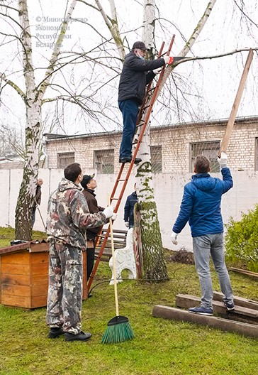  Минэкономики провело субботник в подшефном детском доме-интернате 