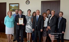 Первый заместитель Министра экономики А.Филонов обявил благодарность Министра экономики Республики Беларусь коллективу журнала "Тендер"